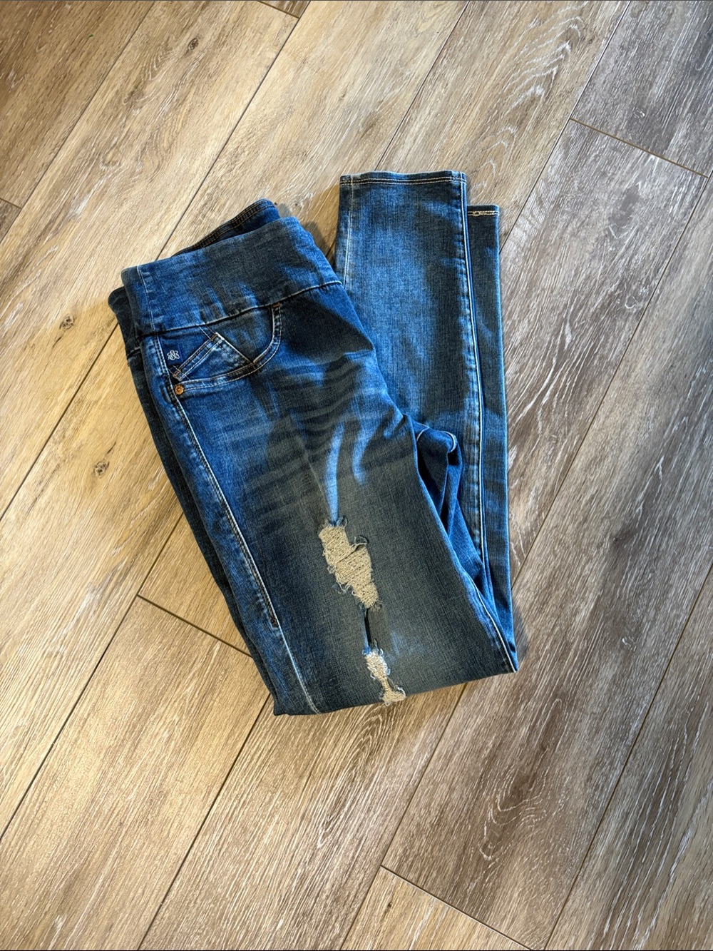 Rock & Republic Dark Blue Distressed Skinny Jeans